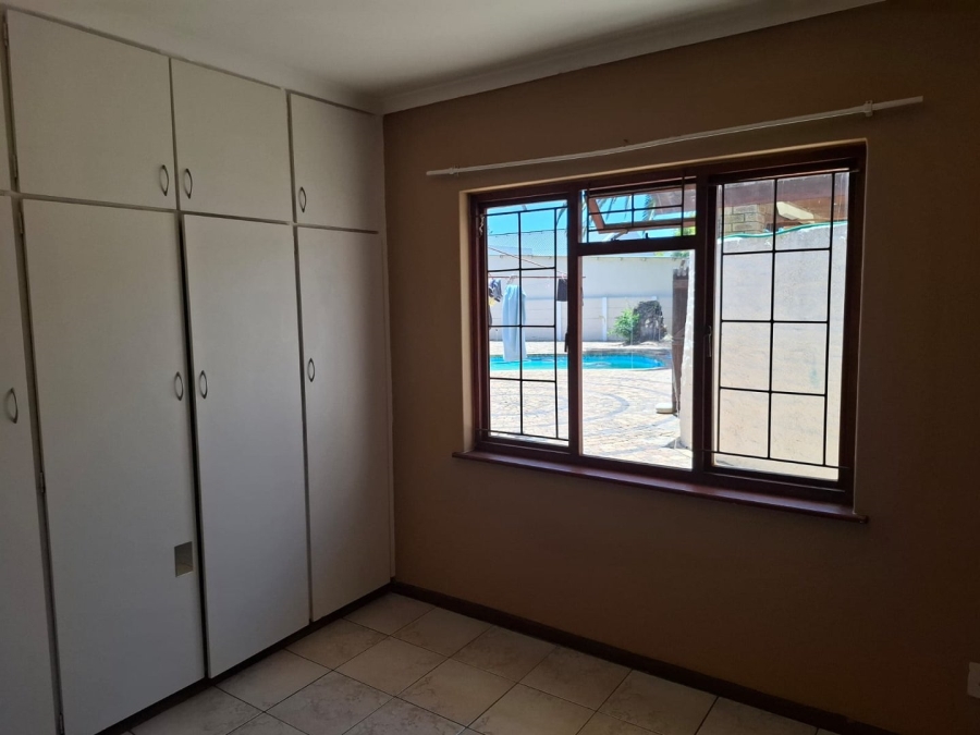 To Let 4 Bedroom Property for Rent in Gordons Bay Central Western Cape